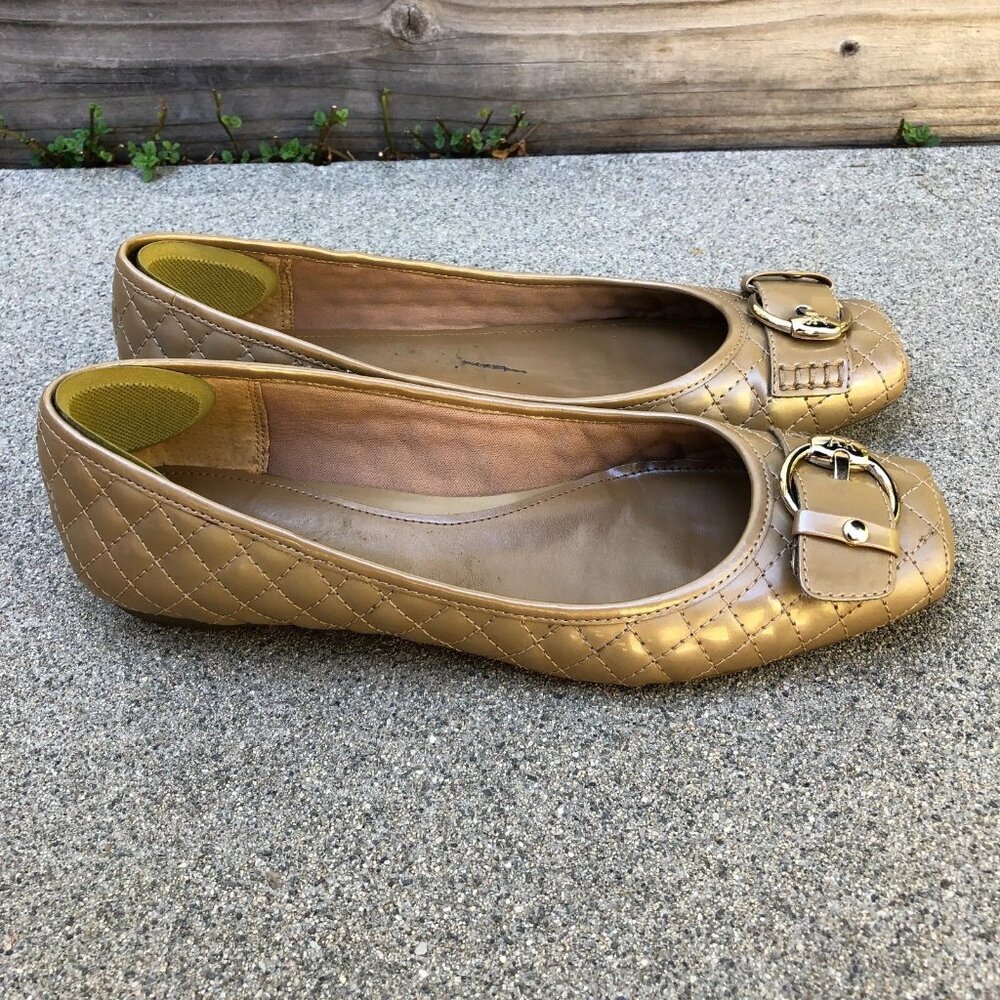 ANNE KLEIN iFlex Akinnocent Quilted Flats 8.5/8 M Beige Shoes Slip On​